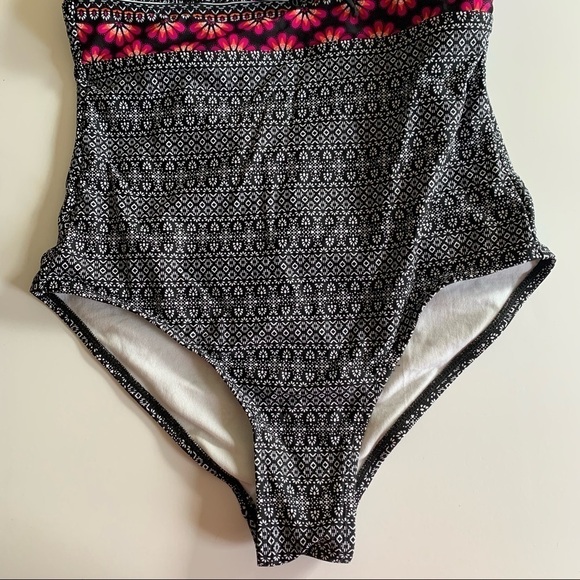 Kona Sol Patterned One Piece Swimsuit Size Medium - Picture 7 of 8